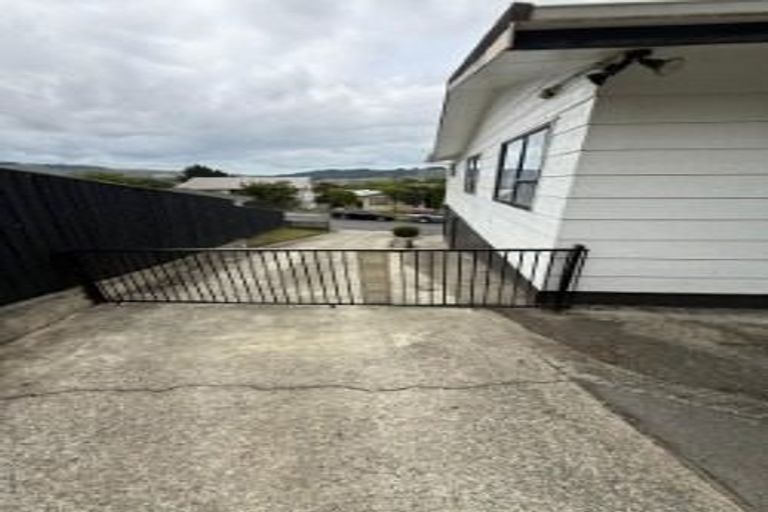 Photo of property in 6 Forglen Place, Tawa, Wellington, 5028