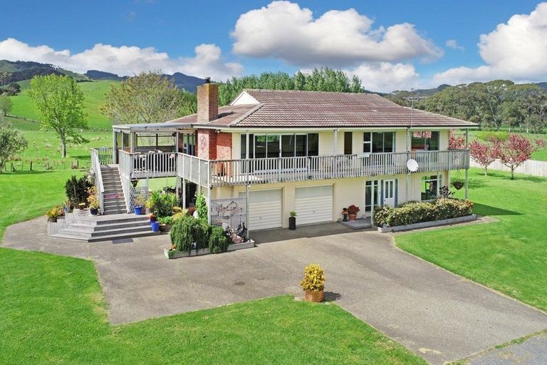 Photo of property in 32 Kawakawa Bay Coast Road, Kawakawa Bay, Papakura, 2585
