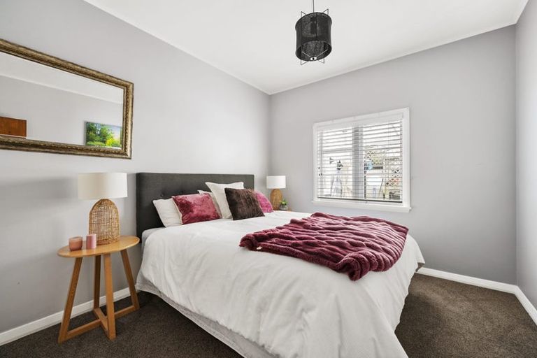 Photo of property in 40 The Parade, Island Bay, Wellington, 6023