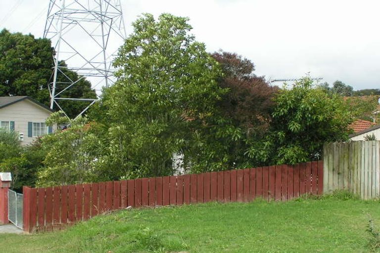 Photo of property in 5 Lori Place, Massey, Auckland, 0614