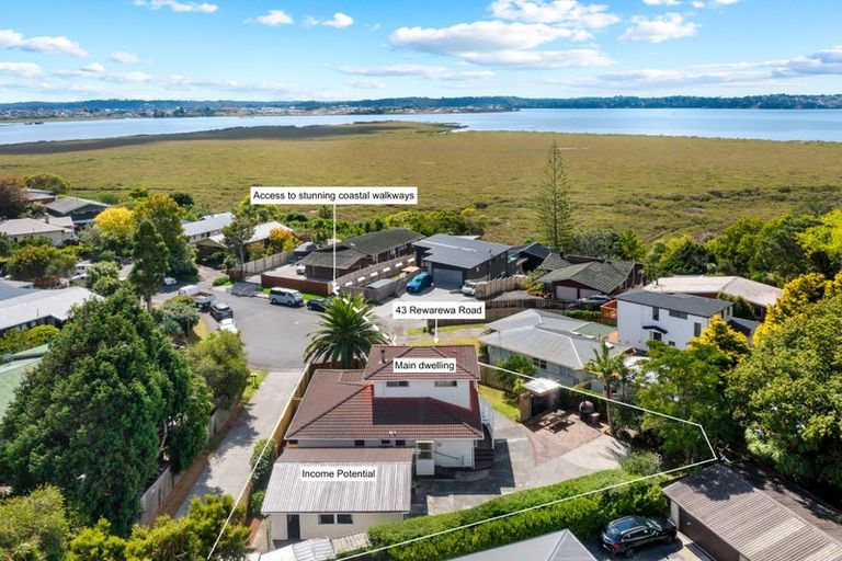 Photo of property in 43 Rewarewa Road, Te Atatu Peninsula, Auckland, 0610
