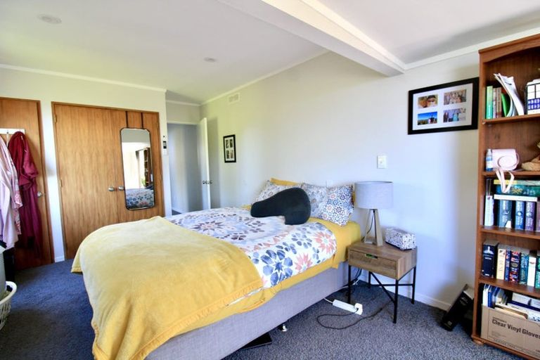 Photo of property in 25a Spenmoor Street, Newlands, Wellington, 6037