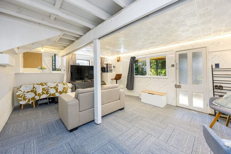 Photo of property in 1/4 Newstead Avenue, Browns Bay, Auckland, 0632