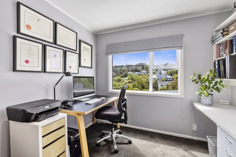 Photo of property in 69 Creswick Terrace, Northland, Wellington, 6012