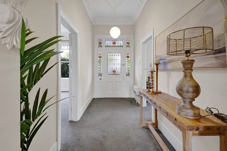 Photo of property in 28 Huatoki Street, Vogeltown, New Plymouth, 4310