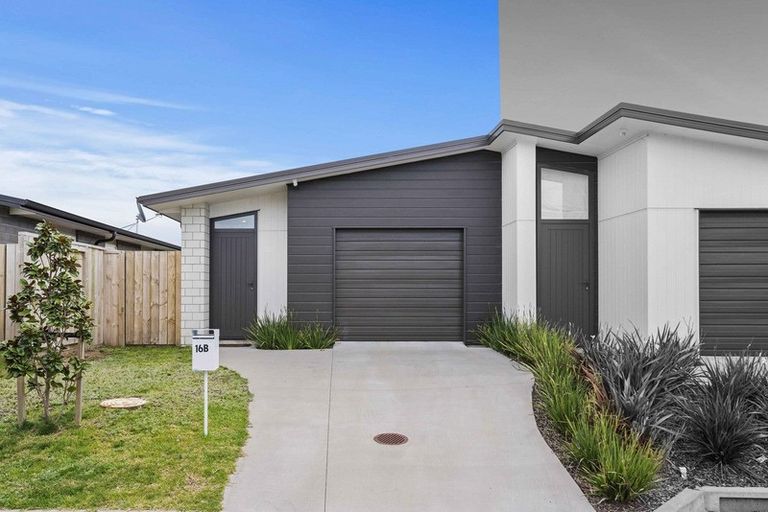 Photo of property in 16b Komata Crescent, Papamoa Beach, Papamoa, 3118