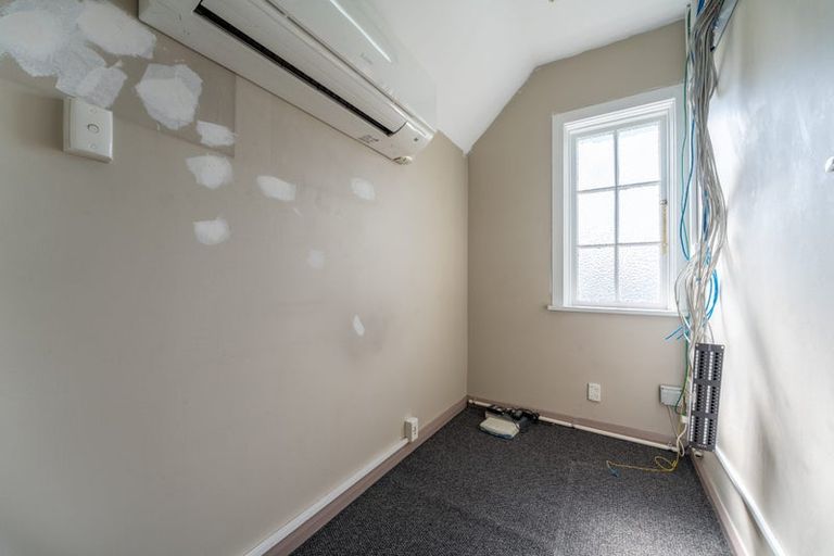 Photo of property in 334 Oriental Parade, Oriental Bay, Wellington, 6011