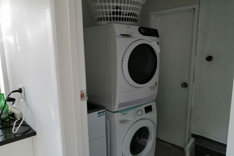 Photo of property in 233 Glengarry Road, Glen Eden, Auckland, 0602