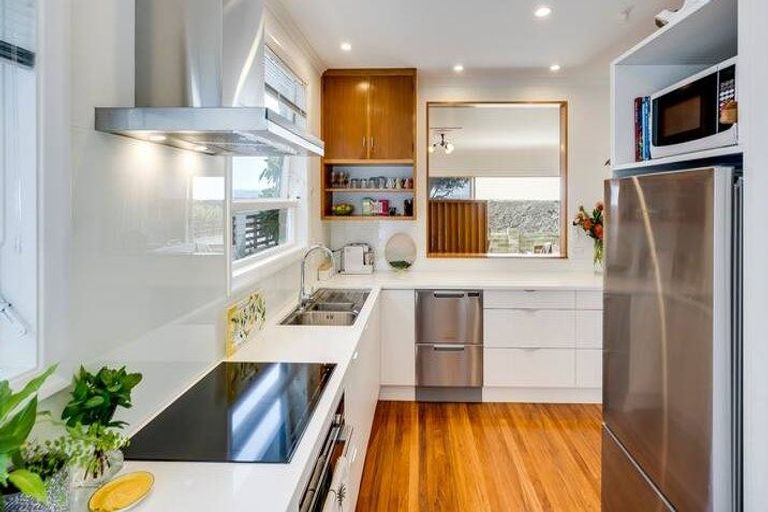 Photo of property in 10 North Terrace, Westshore, Napier, 4110