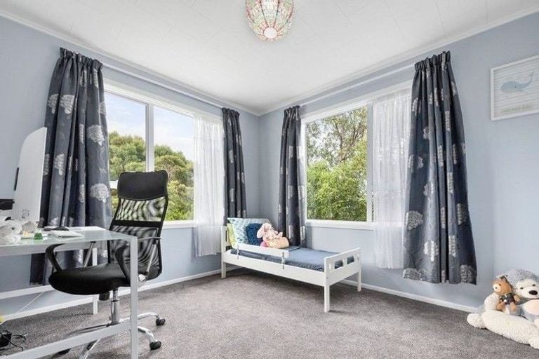 Photo of property in 8 Cedar Street, Maungaraki, Lower Hutt, 5010