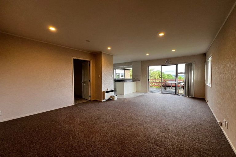 Photo of property in 6 Sandpiper Grove, Unsworth Heights, Auckland, 0632