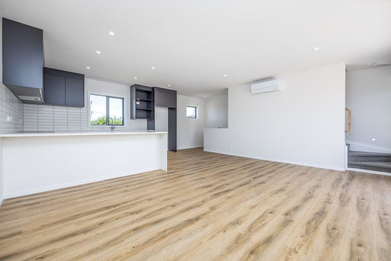 Photo of property in 4/94 Target Road, Totara Vale, Auckland, 0629