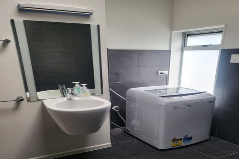 Photo of property in 16 The Parade, Bucklands Beach, Auckland, 2012