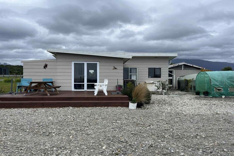 Photo of property in 45 Johnston Crescent, Haast, 7886