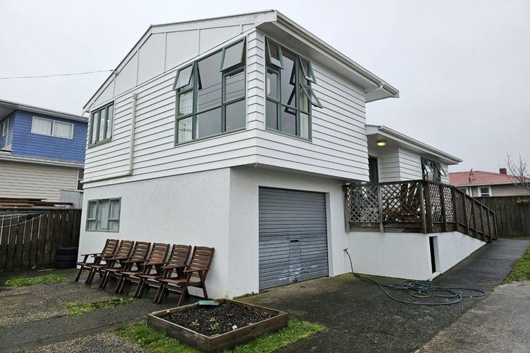 Photo of property in 2 Park Avenue, Titahi Bay, Porirua, 5022