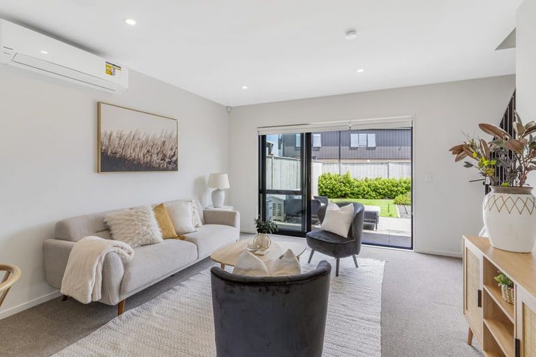 Photo of property in 15 Orona Place, Takanini, 2112