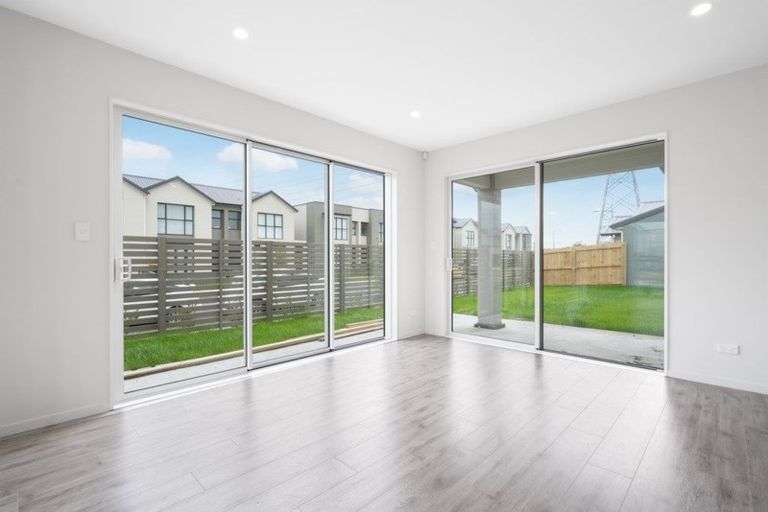 Photo of property in 8 Wairepo Street, Takanini, 2112