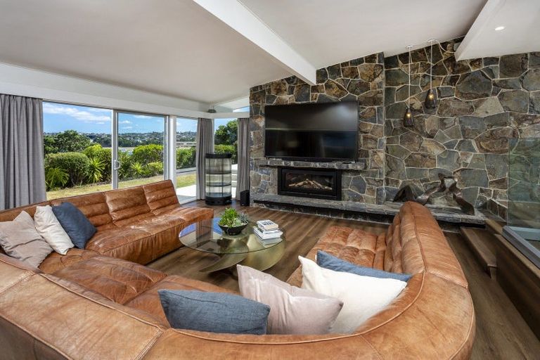 Photo of property in 62 Sharon Road, Waiake, Auckland, 0630