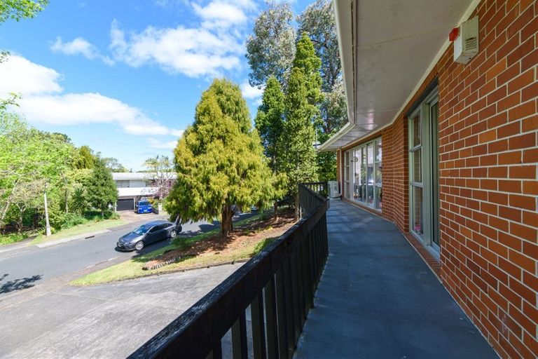 Photo of property in 27 Crompton Road, Massey, Auckland, 0614