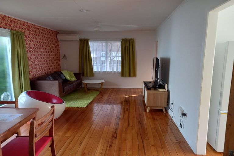 Photo of property in 15f1 Apu Crescent, Lyall Bay, Wellington, 6022