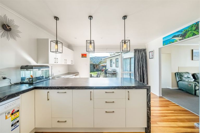 Photo of property in 23 Molloys Road, Te Marua, Upper Hutt, 5018