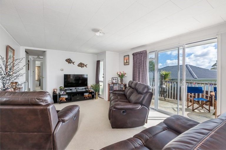 Photo of property in 5 Rapaki Place, Te Atatu Peninsula, Auckland, 0610