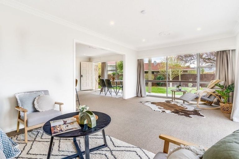 Photo of property in 48 Kent Lodge Avenue, Avonhead, Christchurch, 8042