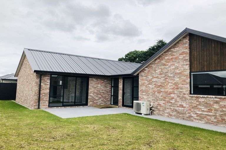 Photo of property in 6 Taylor Street, Cambridge, 3434