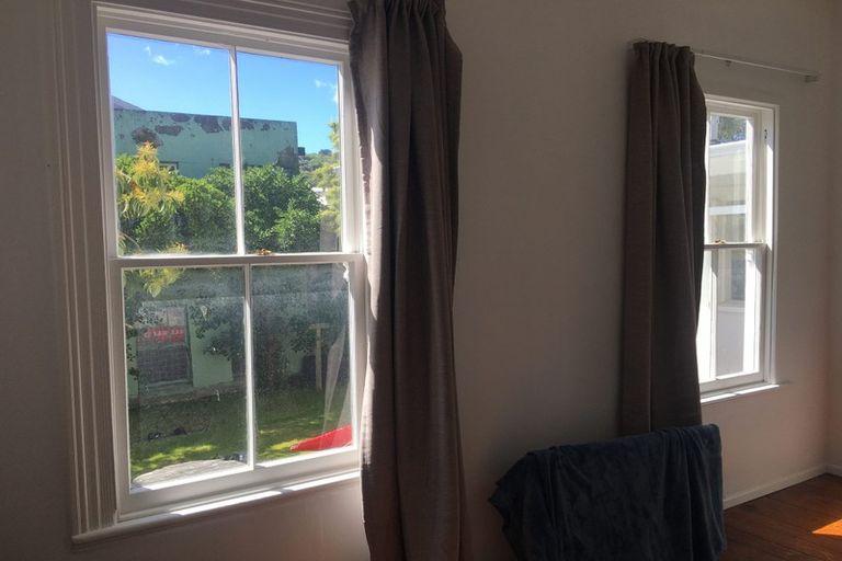 Photo of property in 19 Myrtle Crescent, Mount Cook, Wellington, 6021