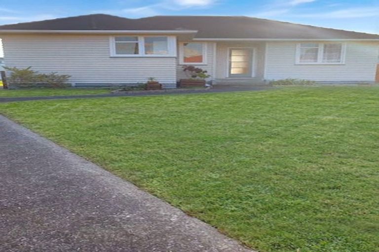 Photo of property in 23 Holland Crescent, Bulls, 4818