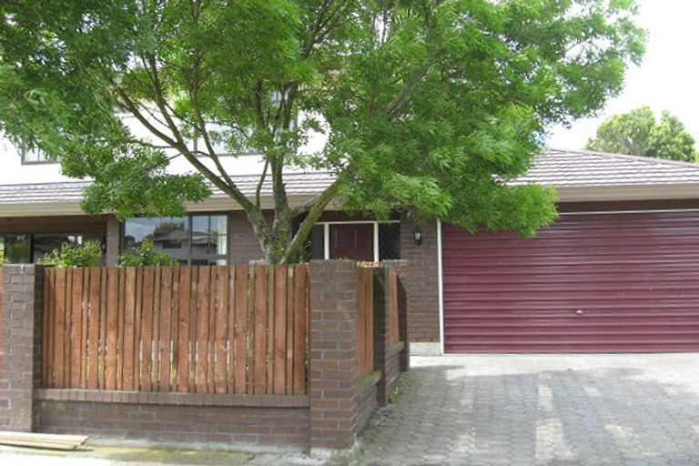 Photo of property in 14 Connemara Drive, Northwood, Christchurch, 8051
