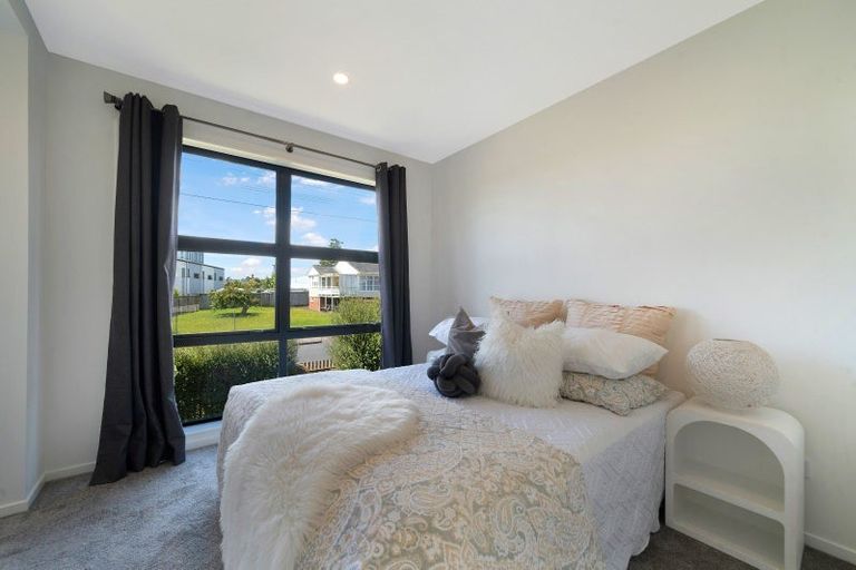 Photo of property in 2e Milich Terrace, Te Atatu South, Auckland, 0610