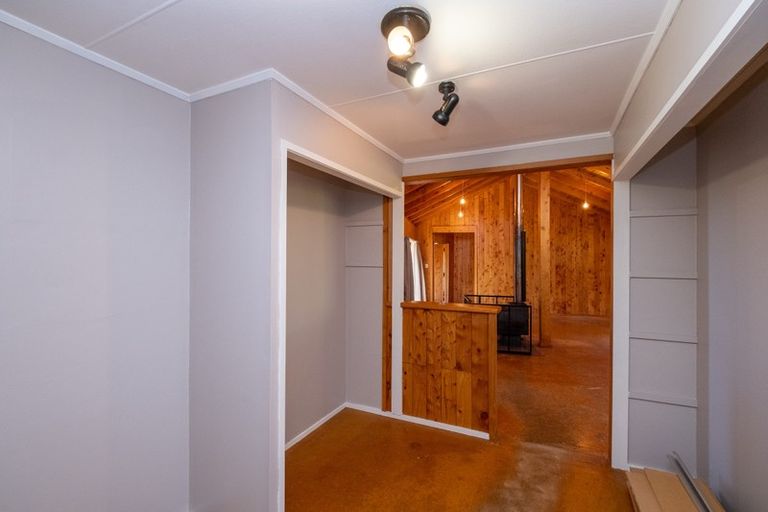 Photo of property in 24 Montjoy Street, Stratford, 4332