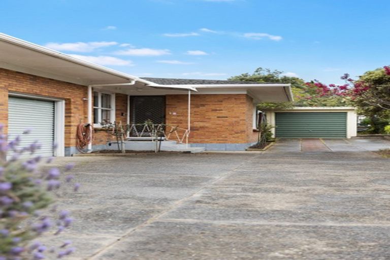 Photo of property in 2/5 Evelyn Place, Hillcrest, Auckland, 0627