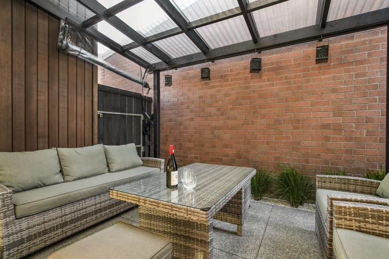 Photo of property in 15 Liberation Road, Papakura, 2110