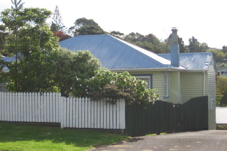 Photo of property in 36 Fairmount Road, Titirangi, Auckland, 0604