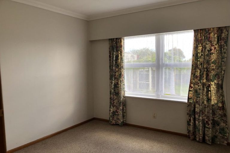 Photo of property in 37 Featherston Street, Levin, 5510
