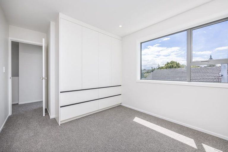 Photo of property in 4/94 Target Road, Totara Vale, Auckland, 0629