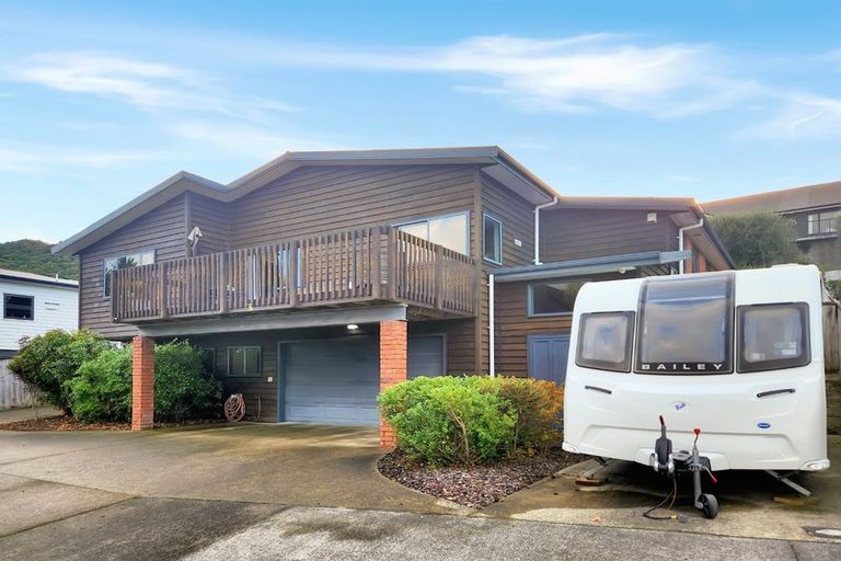 Photo of property in 16 Birkinshaw Grove, Riverstone Terraces, Upper Hutt, 5018