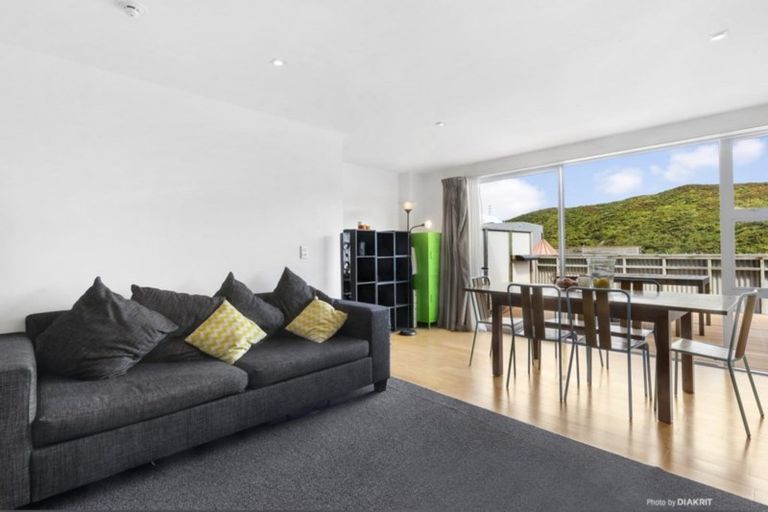 Photo of property in 16 Saddleback Grove, Karori, Wellington, 6012