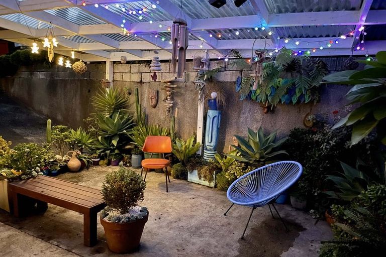 Photo of property in 7 Innes Way, Newlands, Wellington, 6037