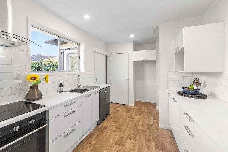 Photo of property in 2/45 Glenmore Road, Sunnyhills, Auckland, 2010