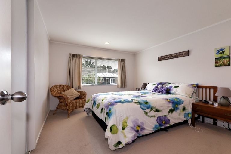 Photo of property in 28a/2 Godley Road, Green Bay, Auckland, 0604