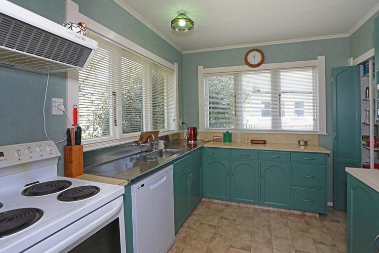 Photo of property in 6 Ross Street, Marton, 4710