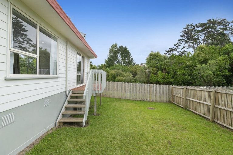 Photo of property in 2/2 Rook Place, Unsworth Heights, Auckland, 0632