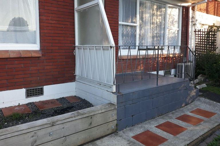 Photo of property in 2/1 Evelyn Place, Hillcrest, Auckland, 0627