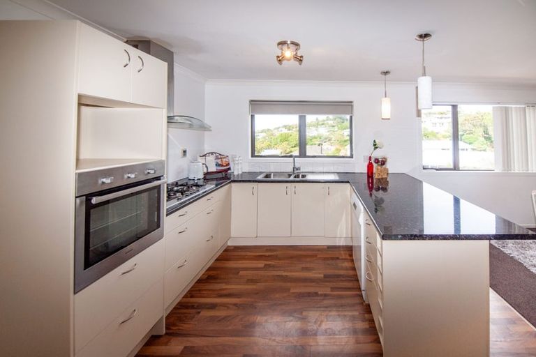 Photo of property in 43a Stewart Drive, Newlands, Wellington, 6037