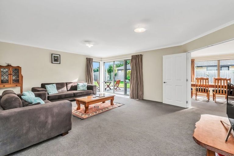 Photo of property in 16 Stanwood Grove, Darfield, 7510