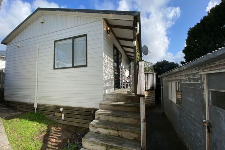Photo of property in 5 Sunvue Road, Glen Eden, Auckland, 0602