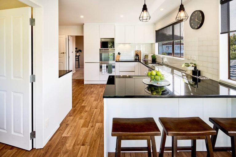 Photo of property in 8 Balliol Drive, Tawa, Wellington, 5028